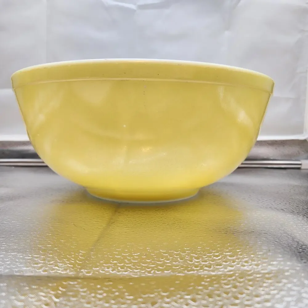 Vintage 1950’s PYREX “Primary Yellow” #404 4 Qt Nesting Mixing Bowl